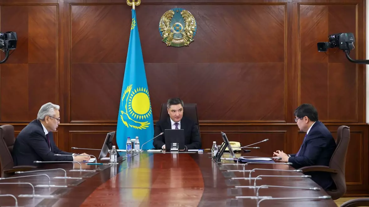 Жалған пациенттер мен қосарланған төлемдер: Үкімет ӘМСҚ-ны Қаржы министрлігінің қарамағына берді