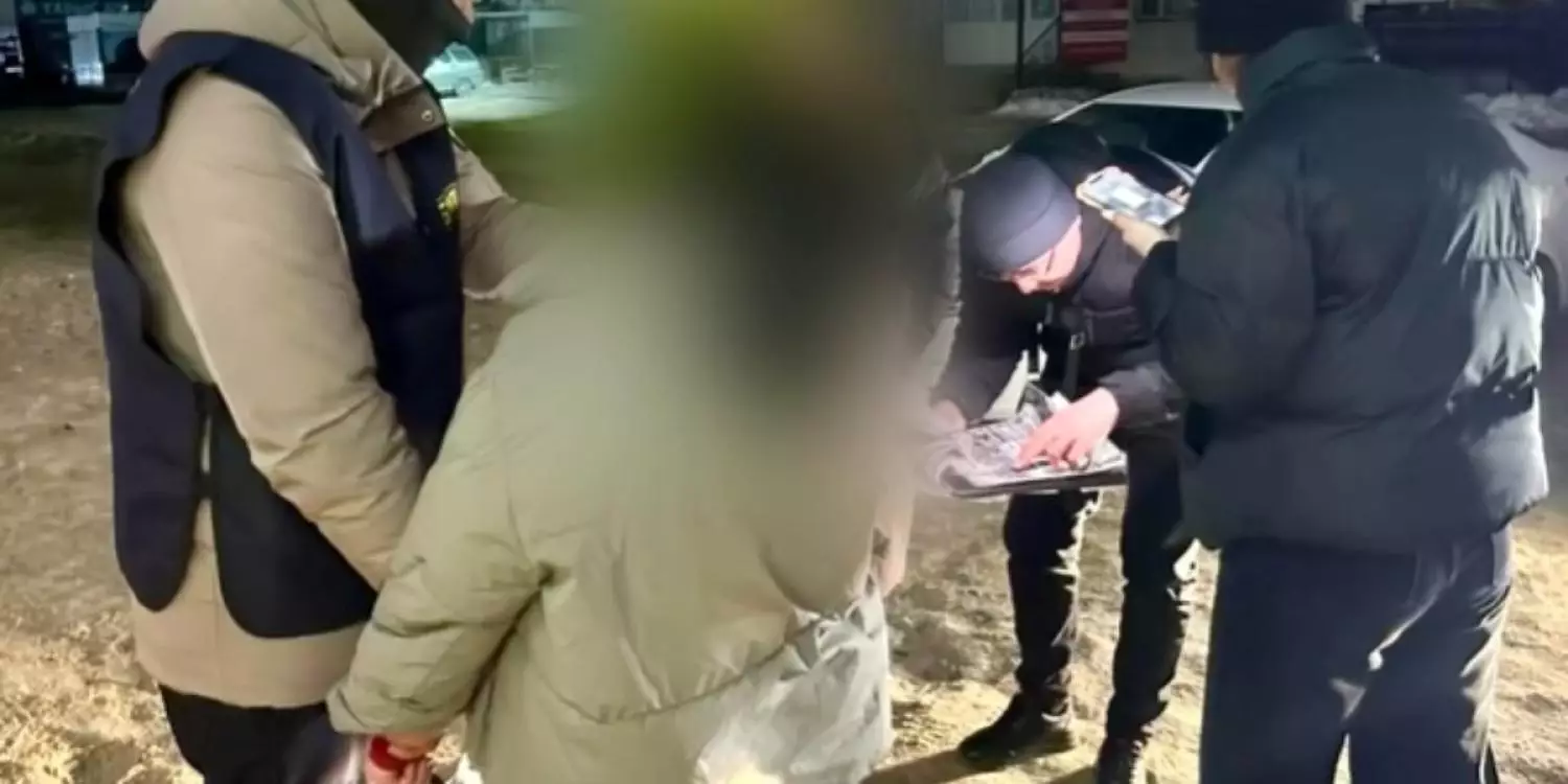 Ақтөбеде ер адамнан ақша бопсалаған әйел ұсталды