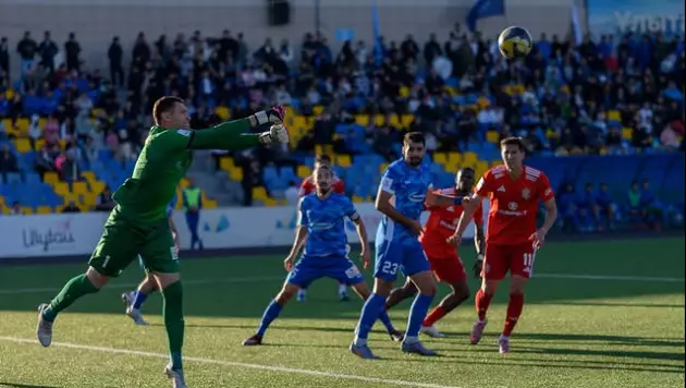 В казахстанском клубе расстались сразу с двумя тренерами