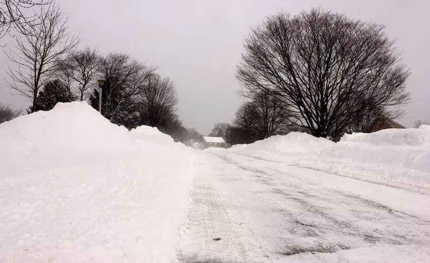 Движение ограничили из-за непогоды в пяти областях Казахстана