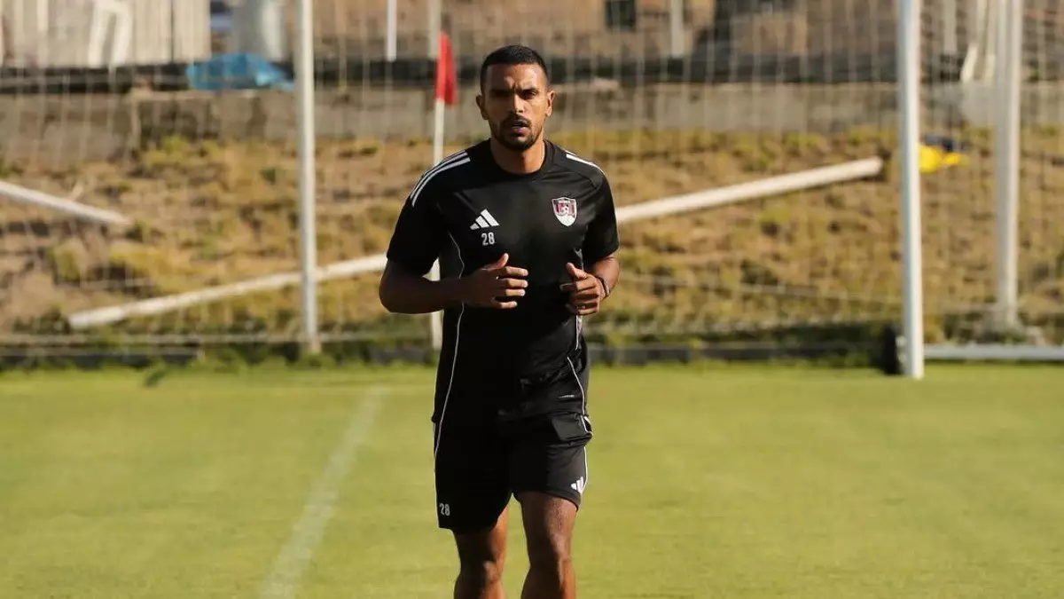 Из Португалии в Алматы: «Кайрат» подписал бразильца Лукаса Африко