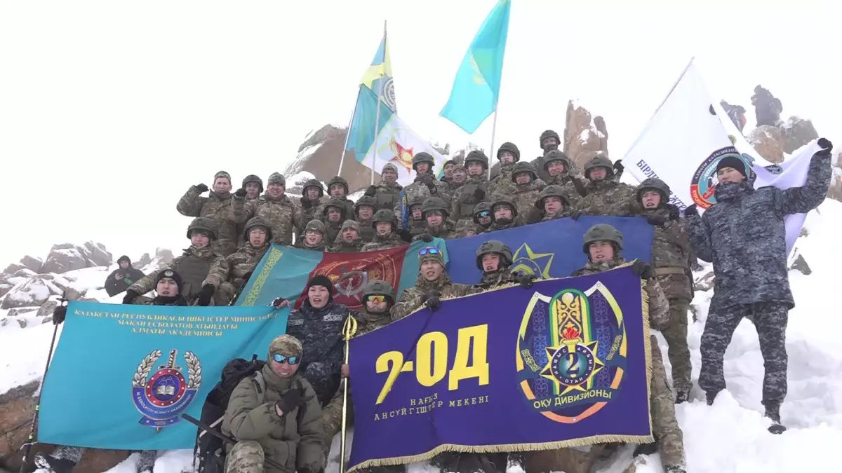 Алматылық курсанттар «Шымбұлақ» шыңын бағындырды