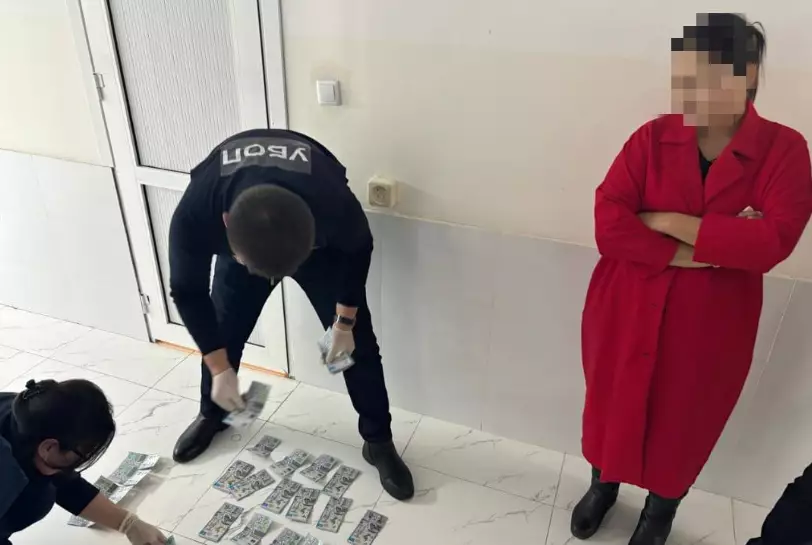 Блогера подозревают в вымогательстве у главы медучреждения в Туркестанской области