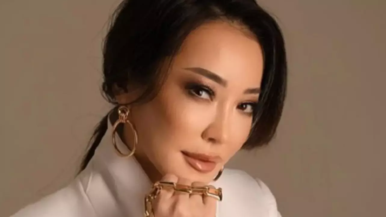 Әнші Маржан Арапбаеваны күйеуі қорлап, шашынан сүйреп азаптаған