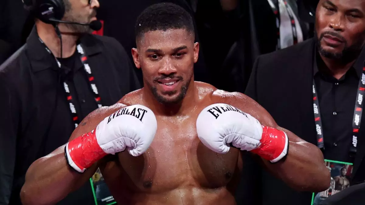 Энтони Джошуа қайғылы жол апатынан кейін жаттығуын қайта бастады