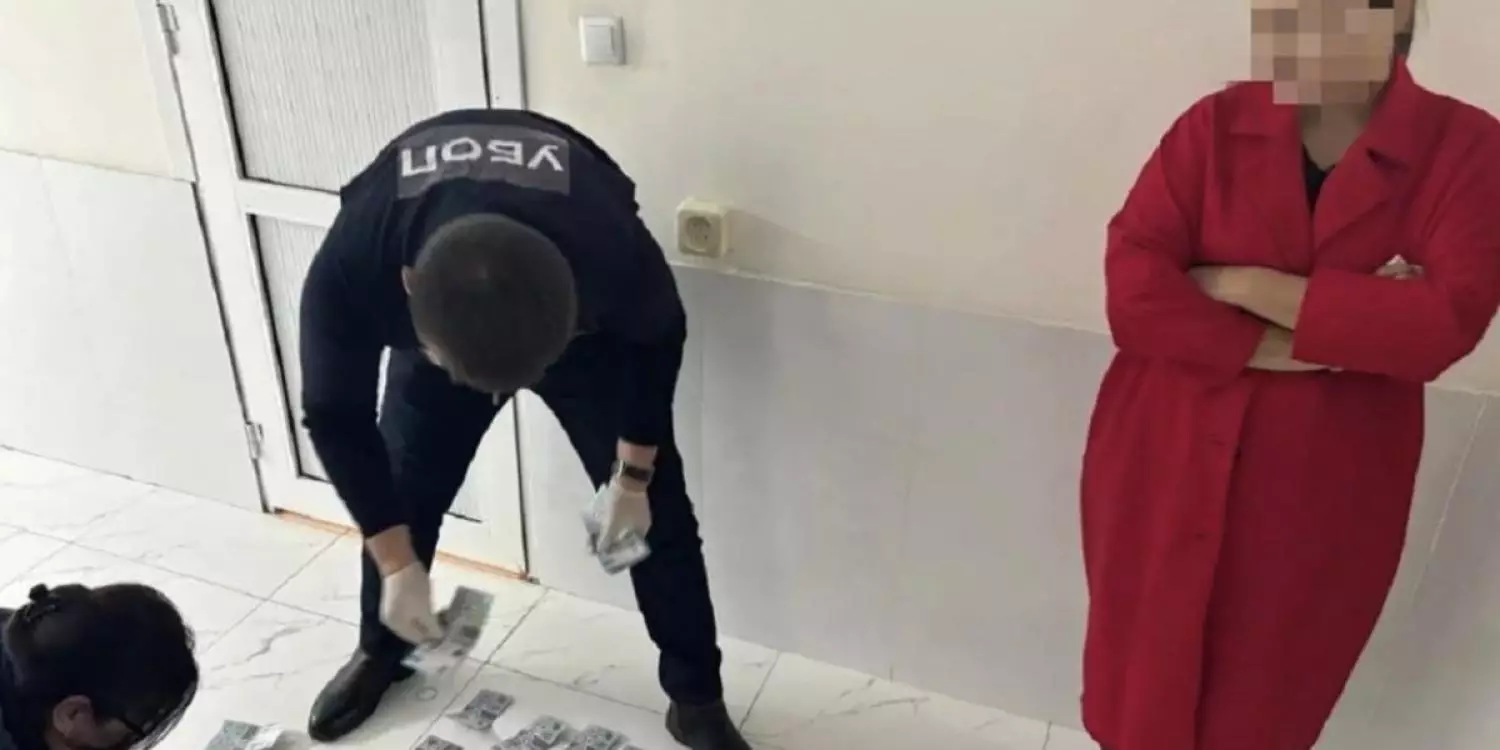 Түркістанда ақша бопсалаған блогер ұсталды