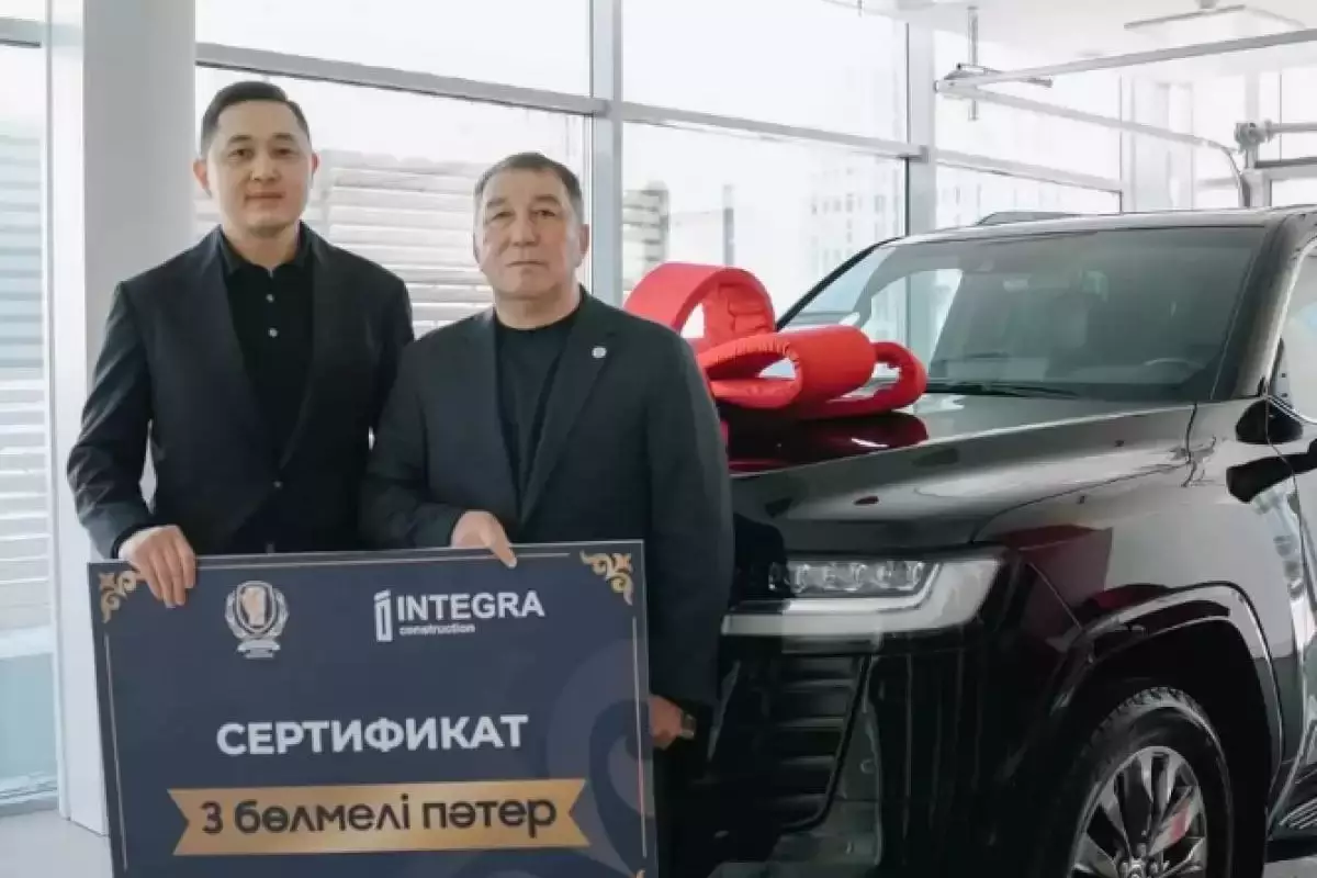 Бас бапкерлік қызметін аяқтаған Қайрат Сәтжановқа үш бөлмелі пәтер мен су жаңа автокөлік сыйға берді