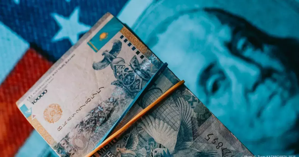 Reuters: Национальная валюта Казахстана рискует резко обвалиться