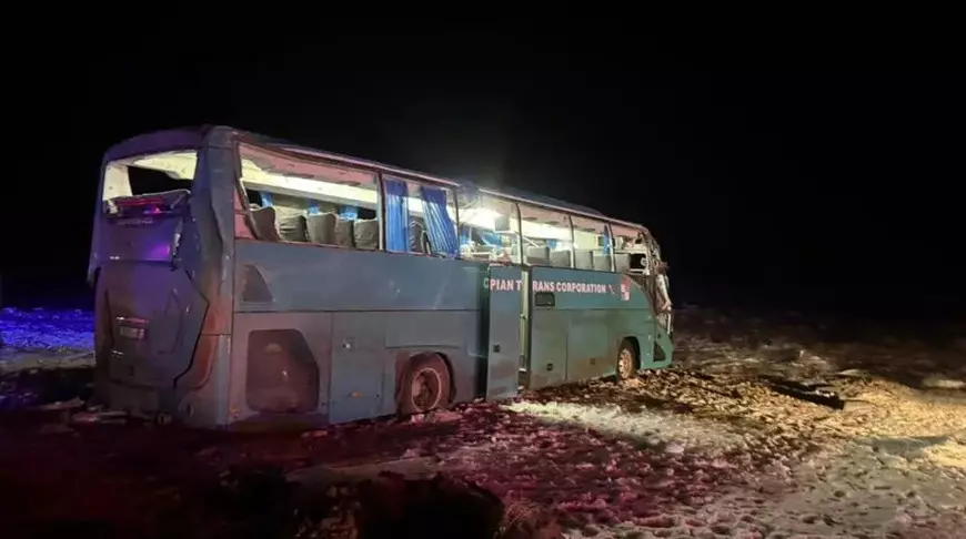 Автобус с 50 пассажирами попал в ДТП в Казахстане, есть погибшие.