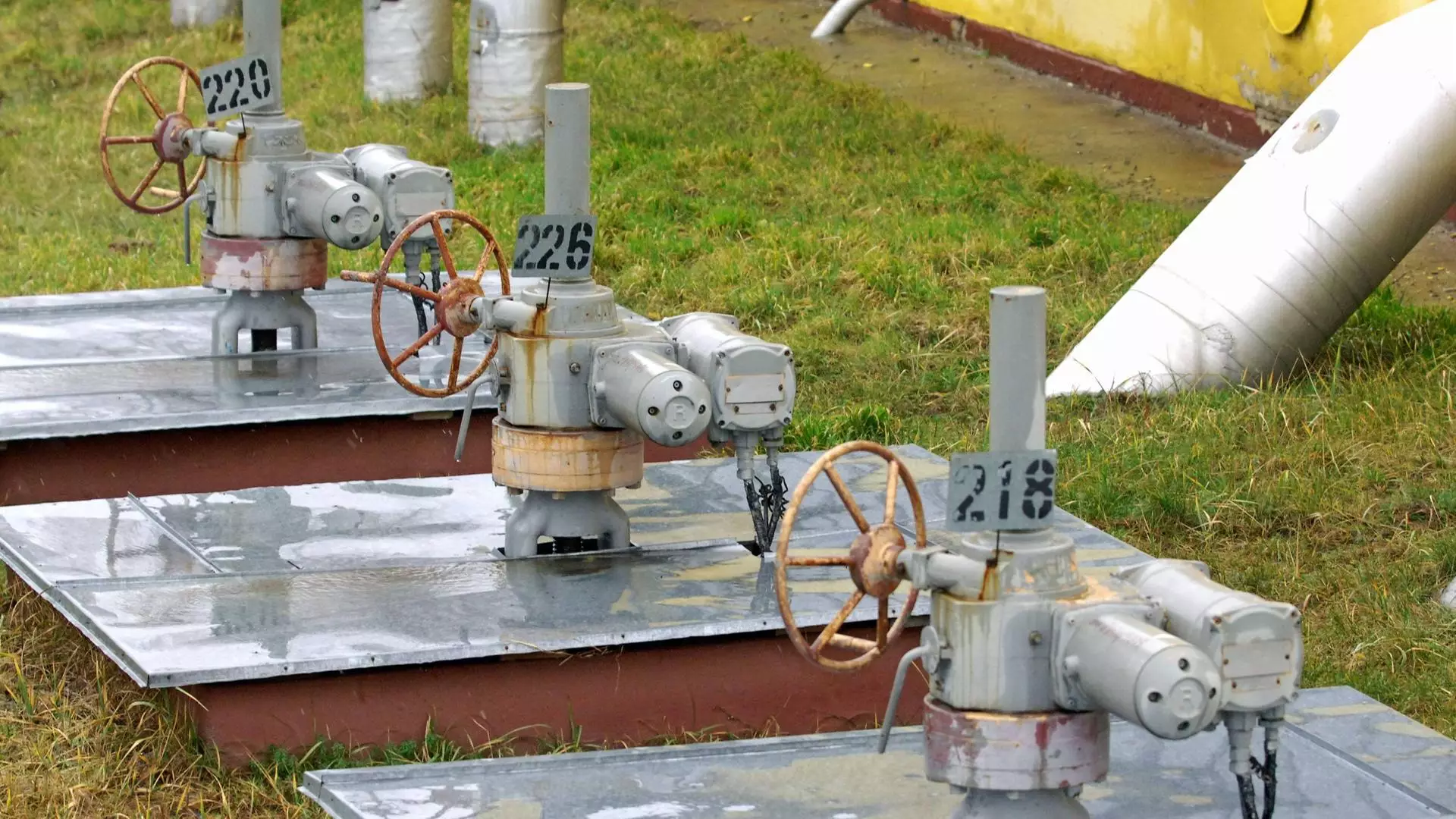 Германия впервые получила газ из Азербайджана, а Казахстан увеличил поставки нефти.