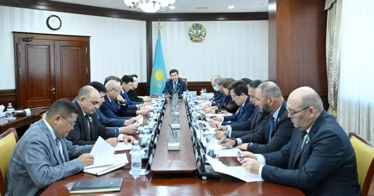   Қазақ-қырғыз арасындағы келісімді қарайды   