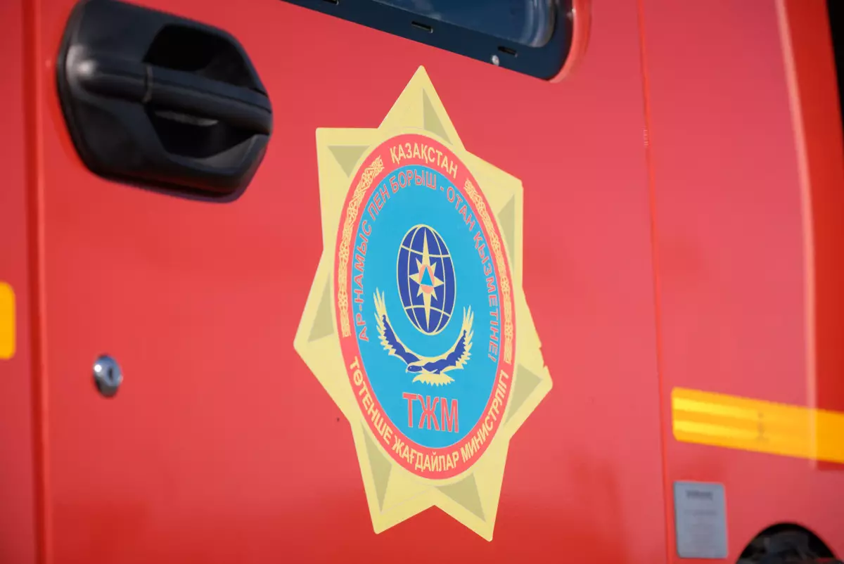 46 человек эвакуировали с неисправного автобуса на трассе в Актюбинской области