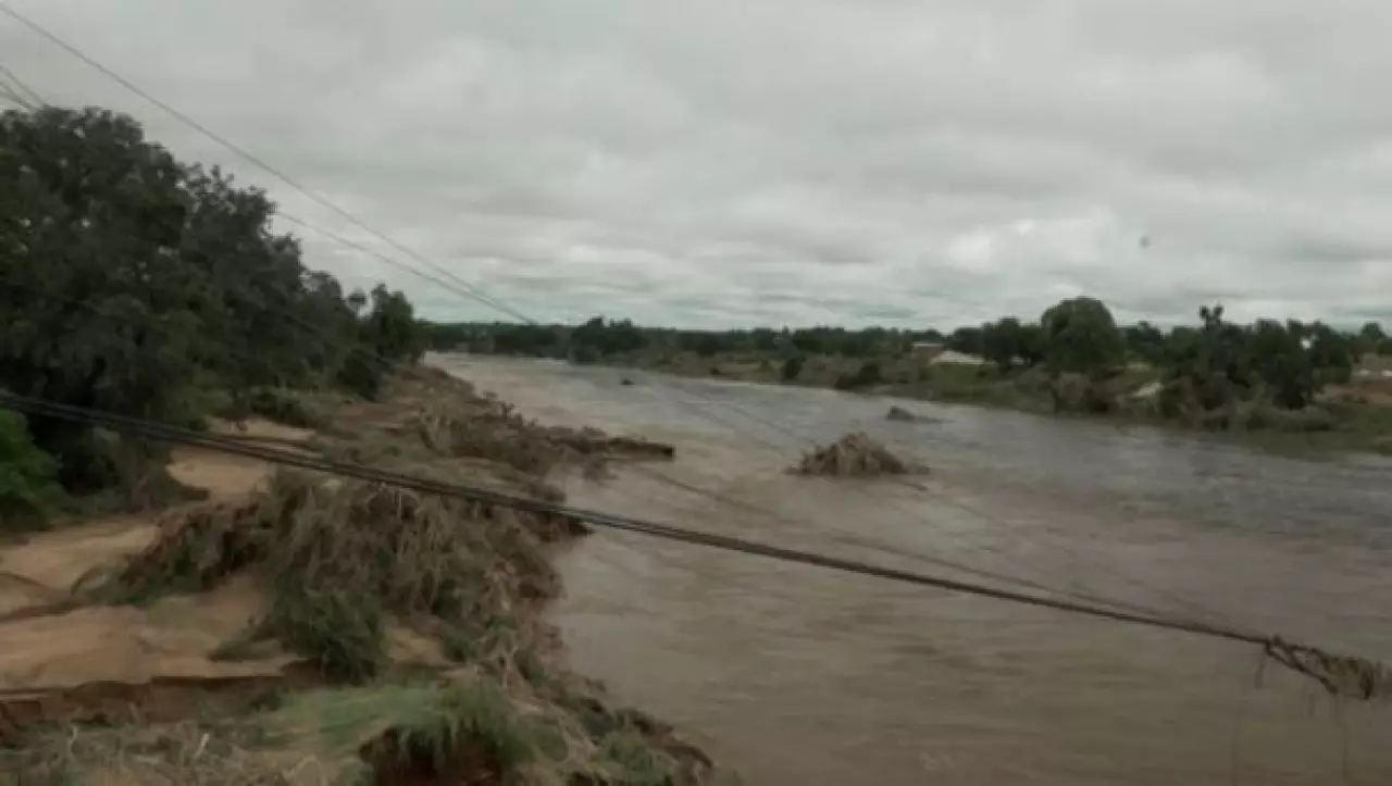 Наводнения в ЮАР унесли жизни 19 человек