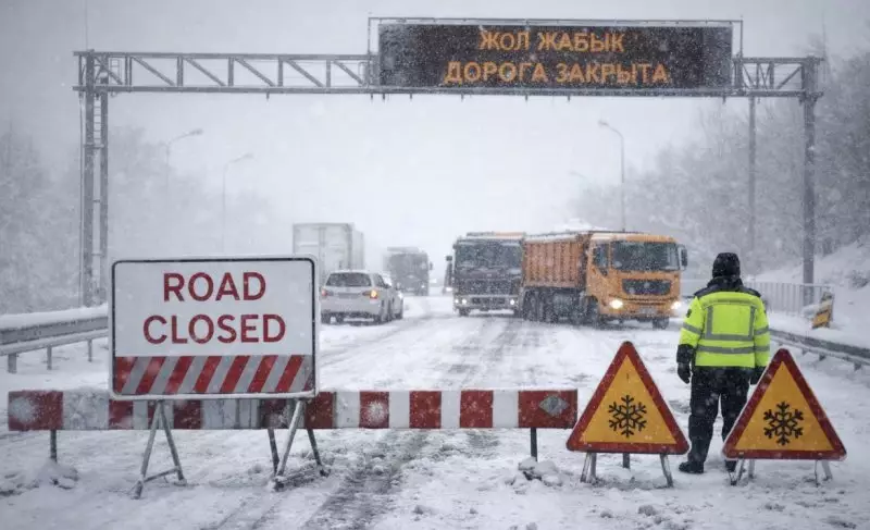 Трассу на востоке Казахстана закрыли из-за непогоды