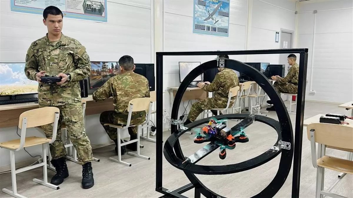 В Казахстане открылась первая военная школа пилотов FPV-дронов