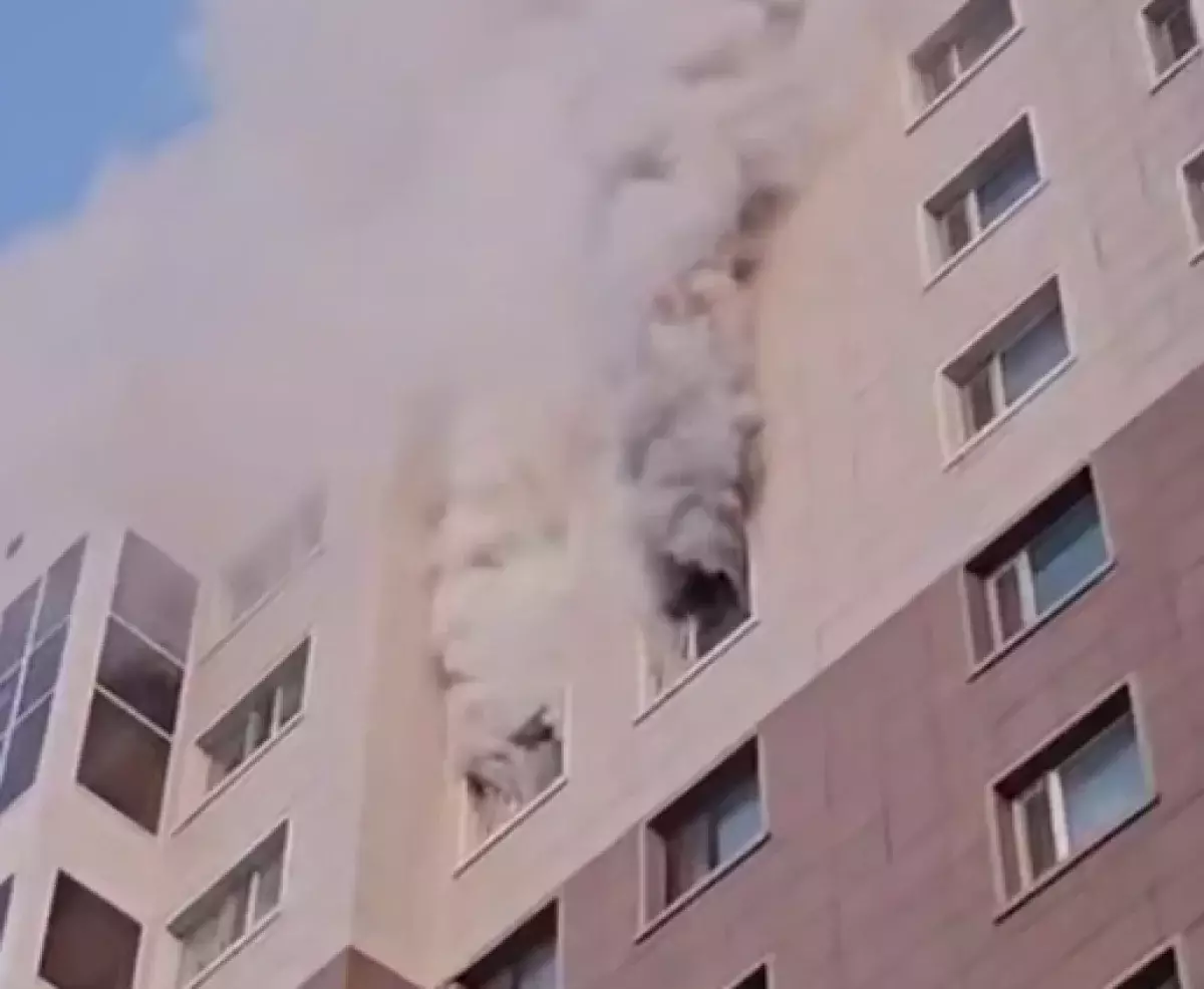 Пожар произошел в высотке Астаны
