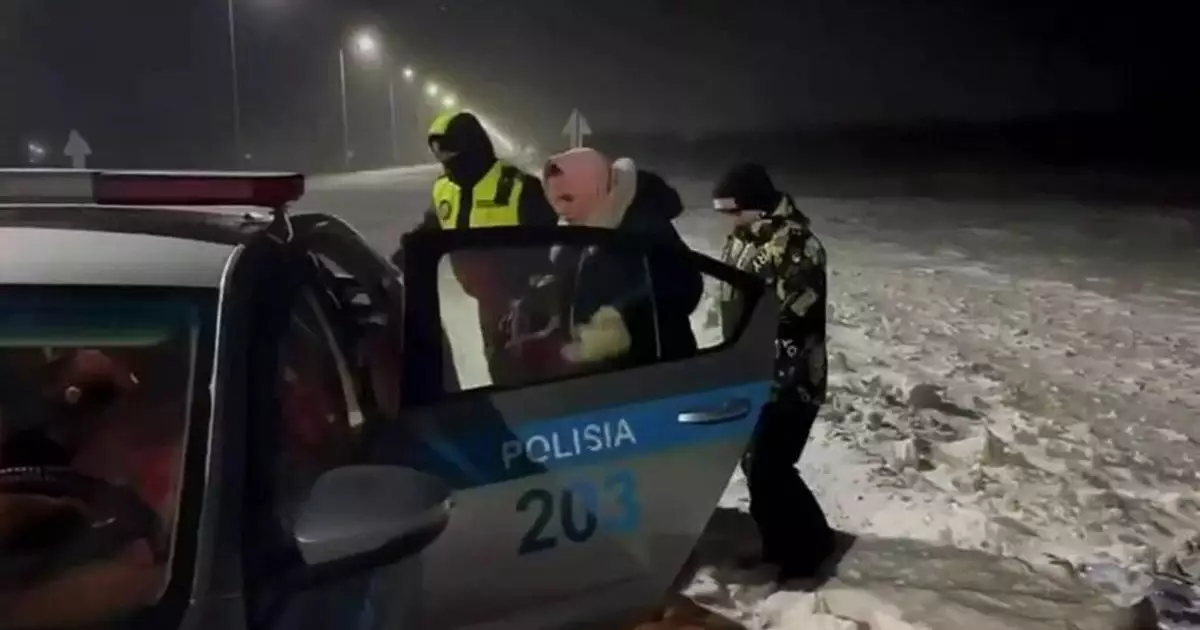  Ақтөбе облысында жолда тұрып қалған автобустан 46 шетелдік эвакуацияланды 