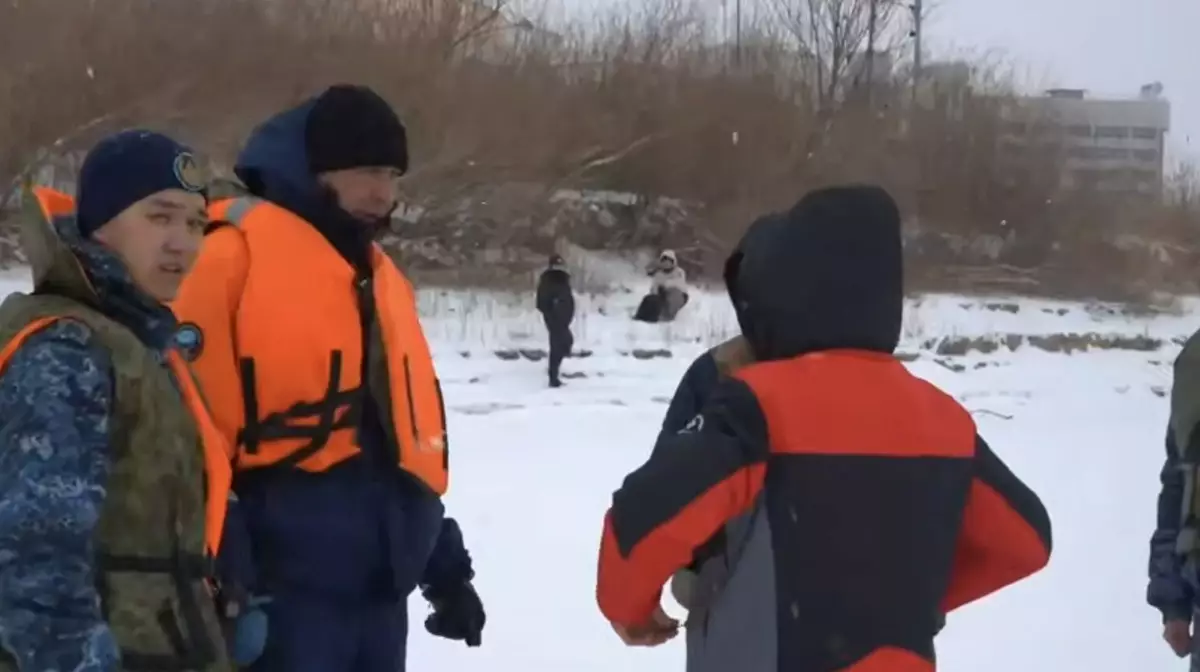 Участковый спас четырёх человек из-под льда в Экибастузе