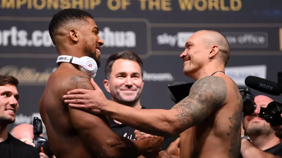 Усик поговорил с Джошуа после смертельного ДТП. О чем?