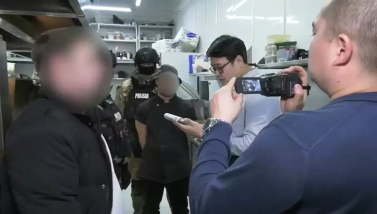 Повар ночного клуба в Алматы продавал "синтетику" прямо из кухни