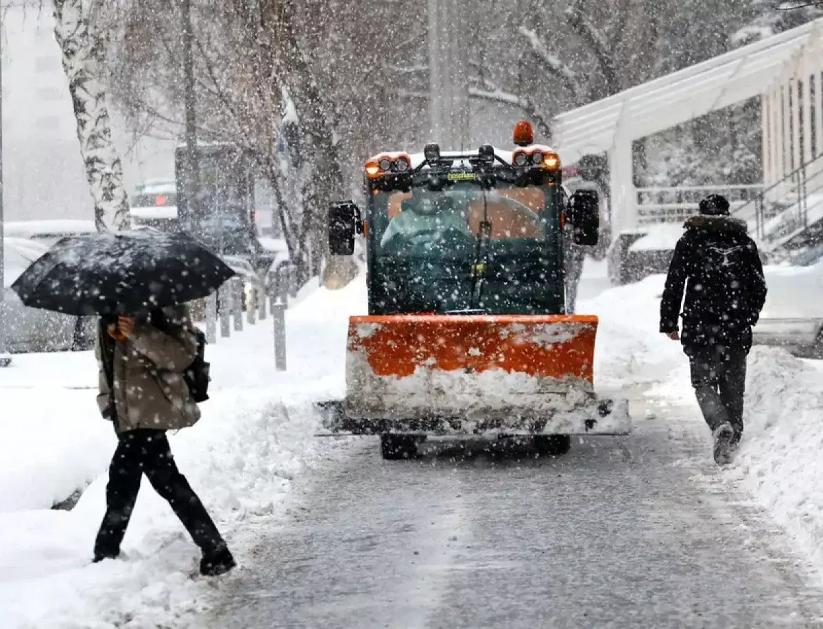 Алматыны қар басып қалды: Шымбұлақта қар деңгейі жарты метрге жетті