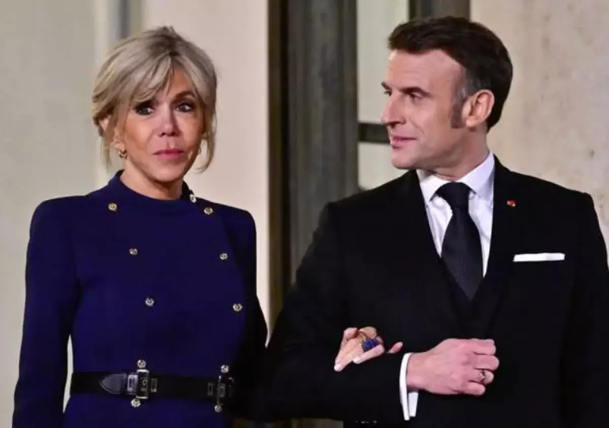 Первая леди Франции стала диджеем в Диснейленде (видео)