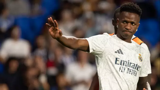 Экс-игрок "Барселоны" вступился за Винисиуса и обратился к "Реалу"