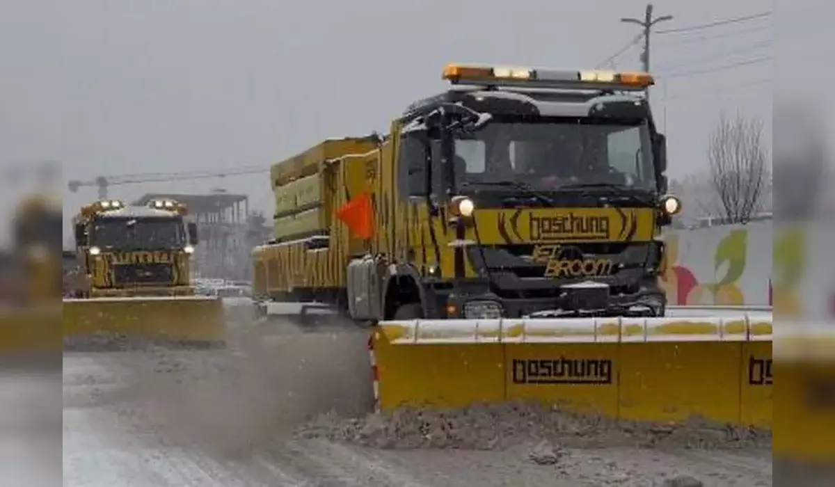Алматы замело снегом: коммунальные службы перешли на усиленный режим