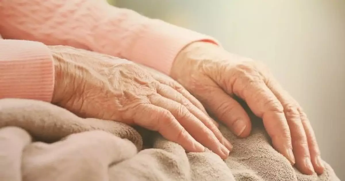  Бәрі өлдіге санаған 103 жастағы әже өзінің жаназасы кезінде тіріліп кетіп, той жасады (ФОТО) 