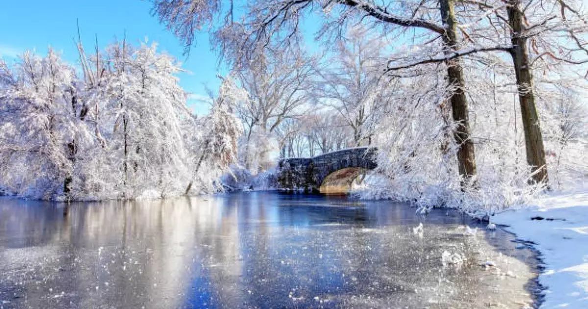  Екібастұзда төрт балықшы отырған шағын автобус мұз астына түсіп кетті 