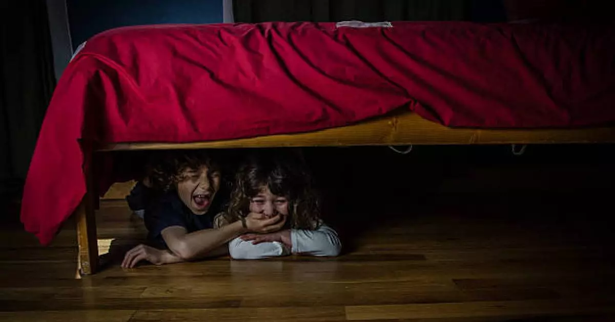  «Денесін үтікпен күйдірген»: Шымкентте өз балаларына зәбір көрсеткен ананың ісі қаралып жатыр 