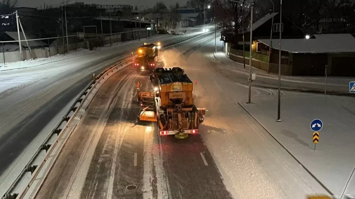 Алматыдағы қар тазалау: коммуналдық қызметтер қалай жұмыс істейді