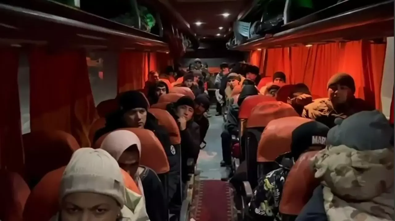 Ресейден Тәжікстанға кетіп бара жатқан автобустағы шетелдіктер құтқарылды