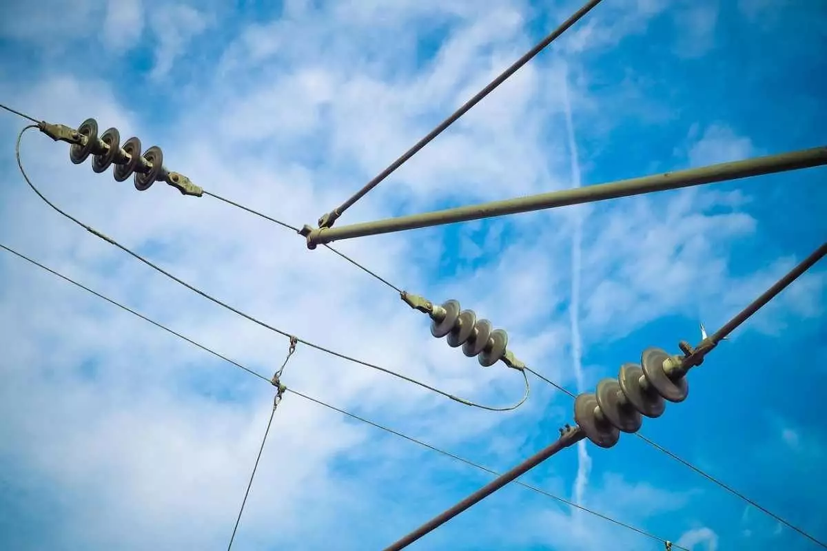 Оголенный провод на детской площадке встревожил сельчан в Туркестанской области (ВИДЕО)