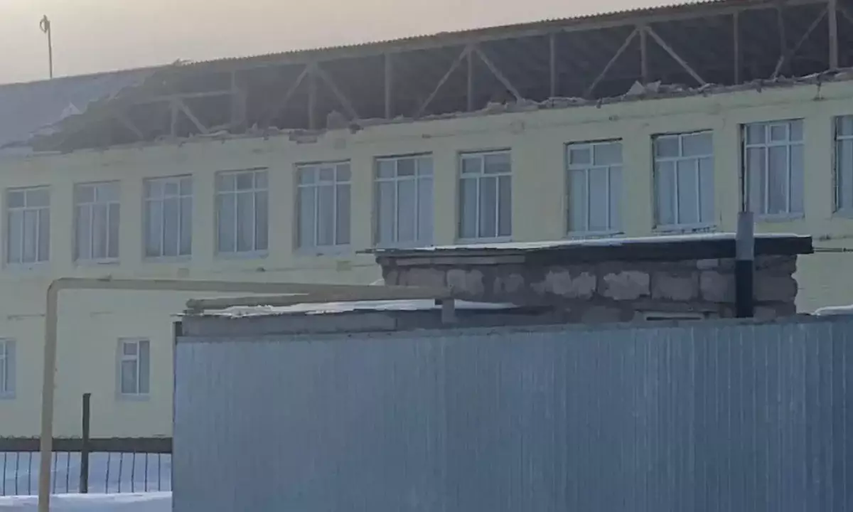 Дауыл салдарынан Ақтөбедегі ауыл мектебі шатырсыз қалды (ВИДЕО)
