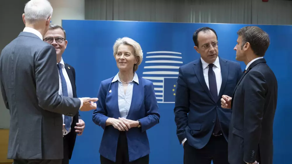 Беспрецедентная эскалация: ЕС обещает скоординированный ответ на введение Трампом пошлин