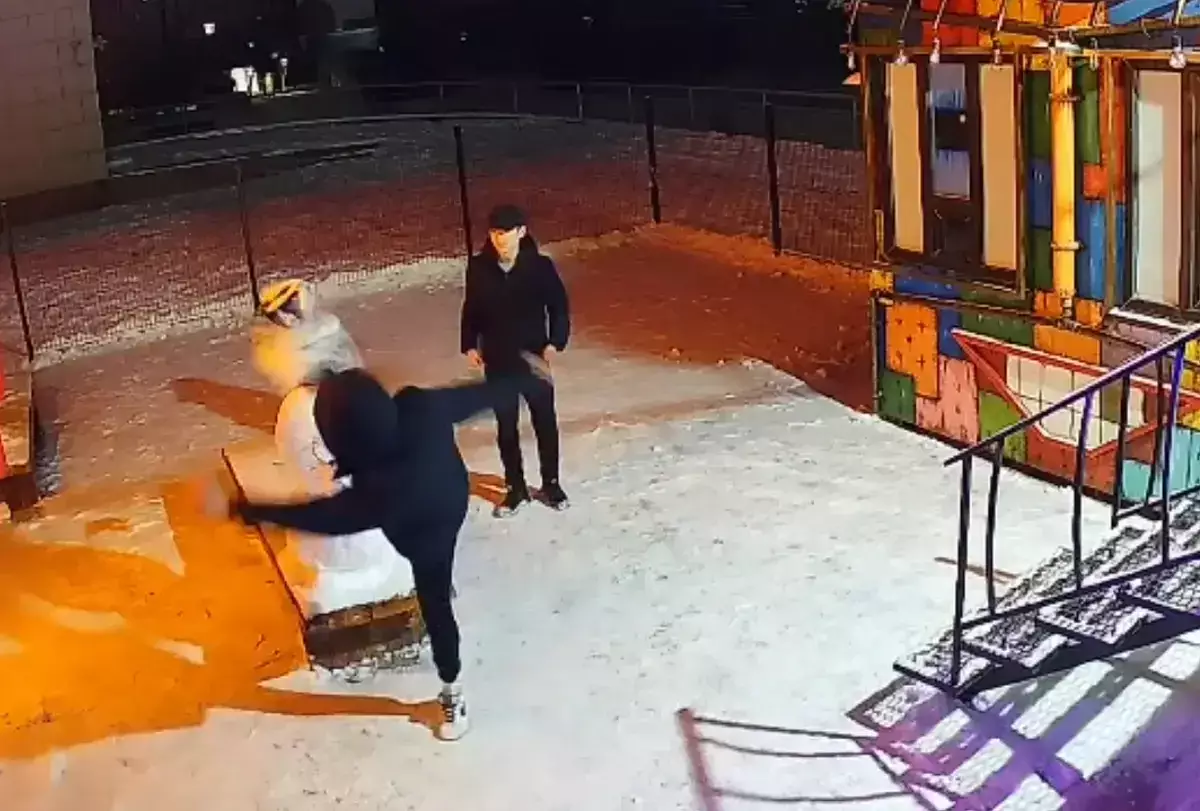 Подростки устроили хулиганский погром в «Перевернутом доме» в Актау