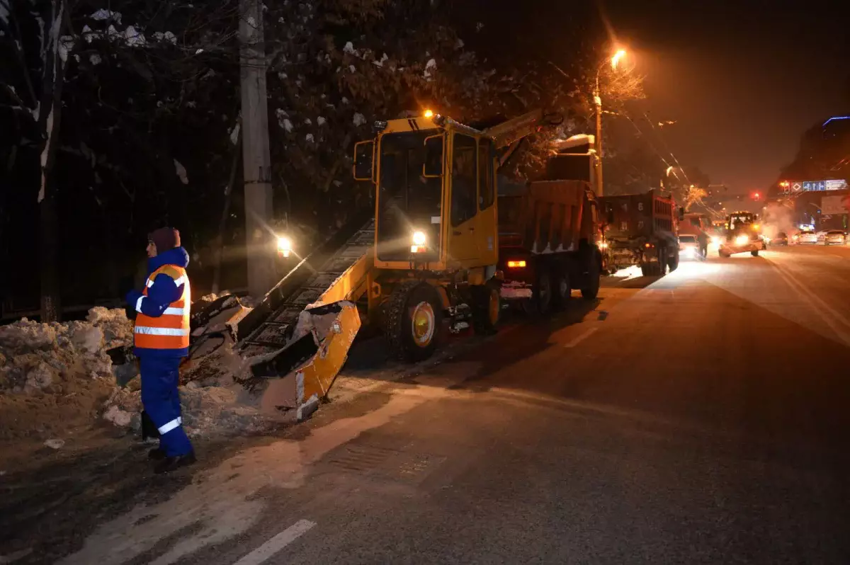 Алматы көшелерінен 11 мың текше метрден астам қар шығарылды