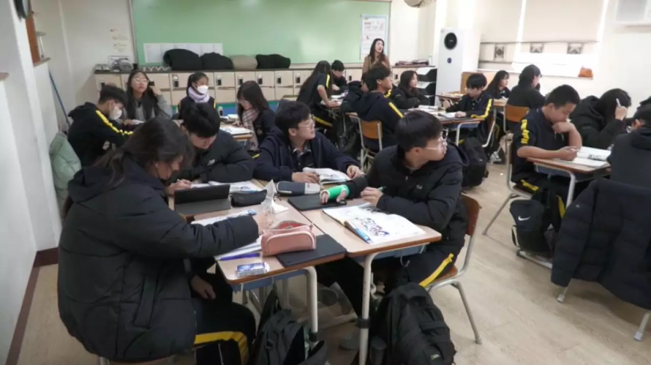 Казахстанские педагоги помогают школьникам адаптироваться в Корее