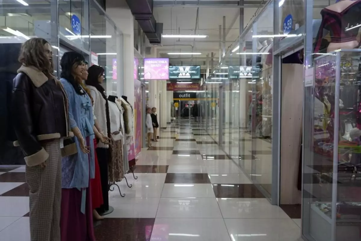 Почему в Актау массово пустеют бутики и закрываются ТРЦ