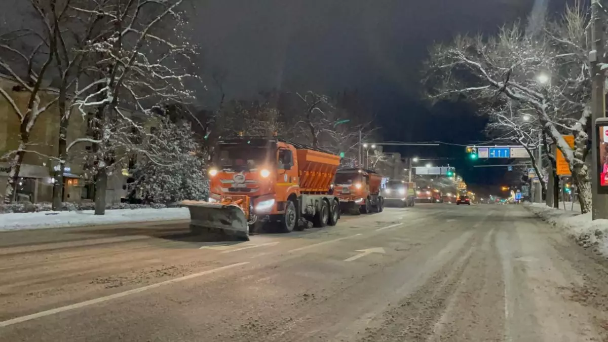 Алматы көшелерінен 11 мың текше метрден астам қар шығарылды