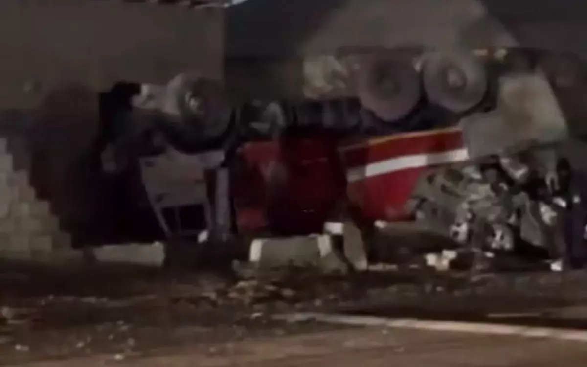 Адам шығыны бар: Жаңаөзенде өрт сөндіру көлігі адам сенгісіз апатқа ұшырады