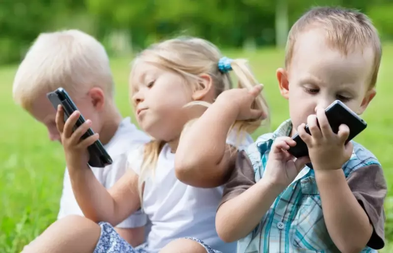 Врачи требуют ограничить детям смартфоны из-за вреда