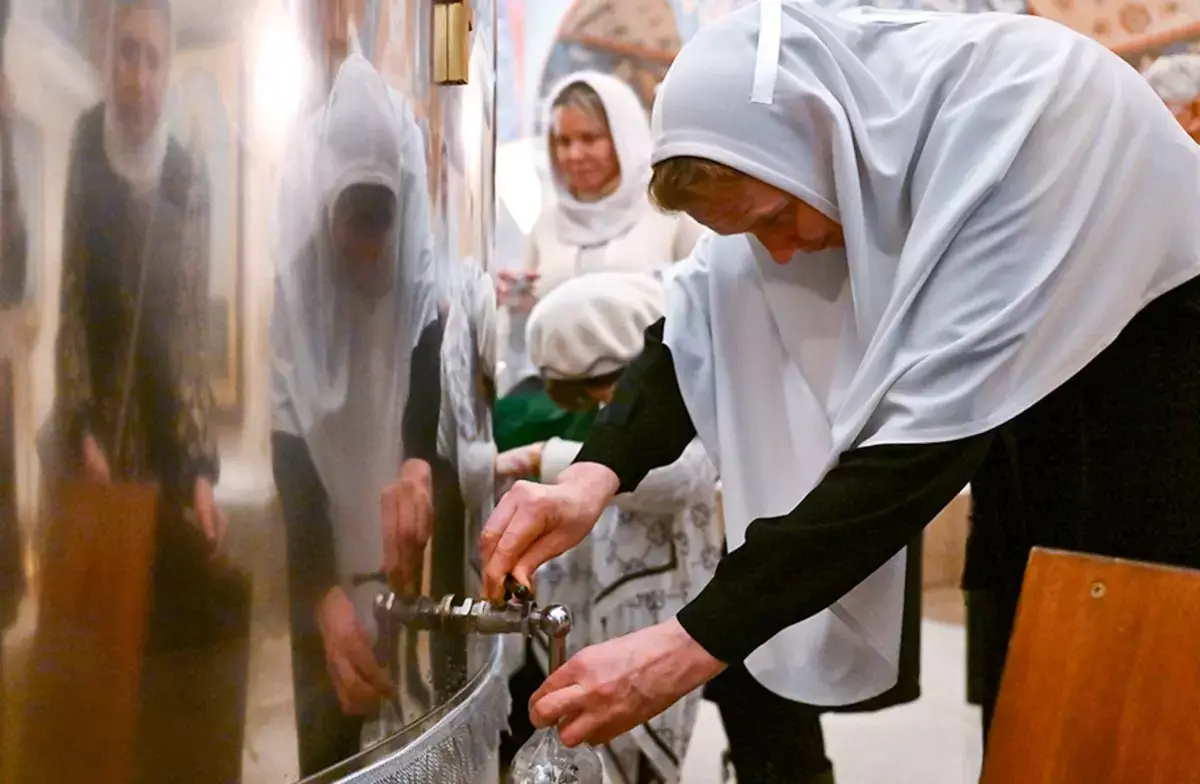 Когда крещенская вода обладает наибольшей благодатью и как сохранить ее на весь год - новости на Lada.kz 18.01.2026