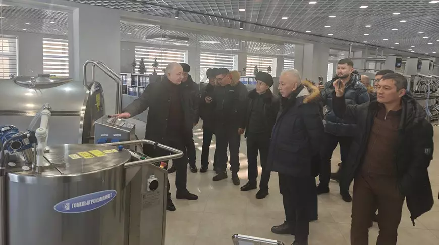 Казахстанская делегация изучила опыт создания молочных товарных комплексов в Беларуси.