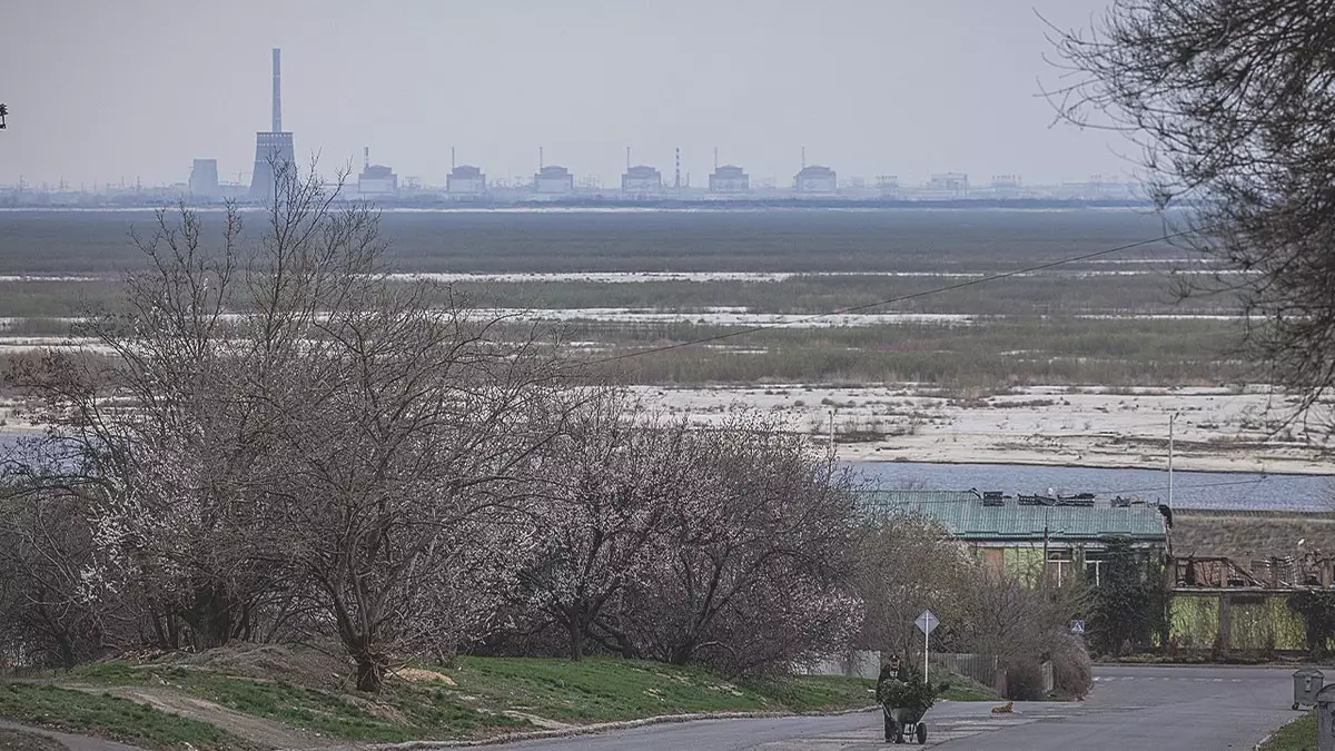Россия планирует масштабный удар по линиям электропередач крупнейшей в Европе атомной электростанции: источник.