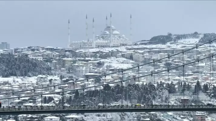 Ыстамбұлды қалың қар басты
