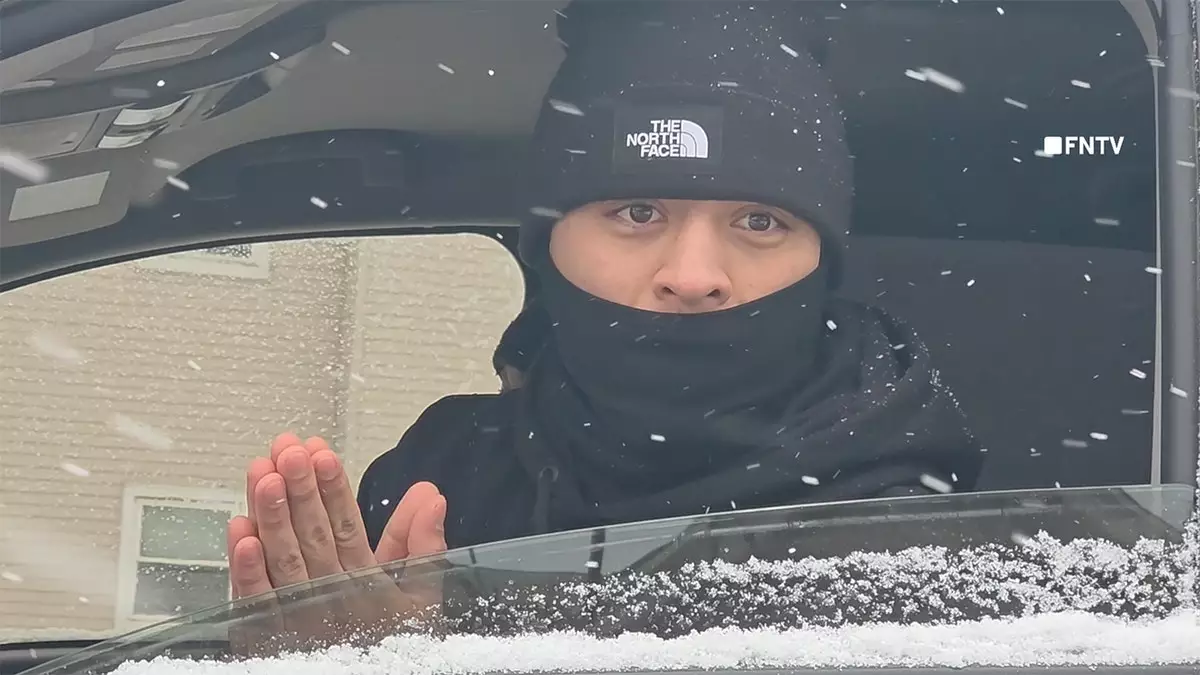 Вирусное видео показывает, как агент ICE сообщает протестующим в Миннесоте, что они мешают задержанию педофила.