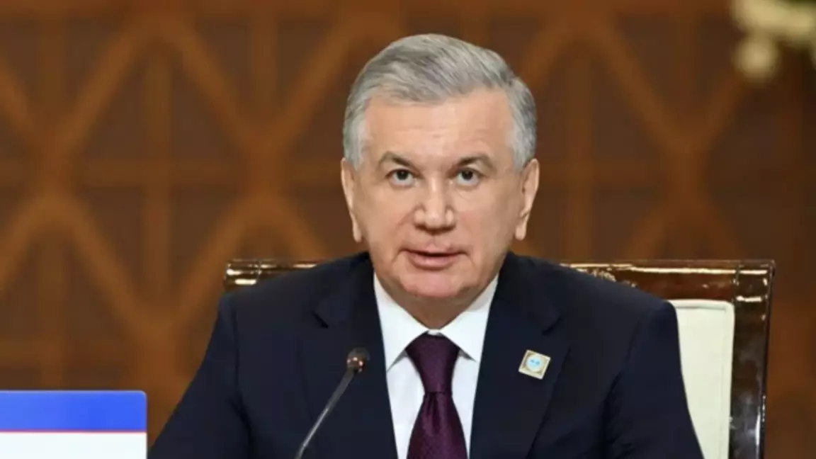 Мирзиёев өзбек дипломаттарын Ресейдегі ксенофобиядан отандастарын қорғауға шақырды