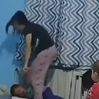 Мать привязала ребёнка к батареи и жестоко избила его в Жаркенте